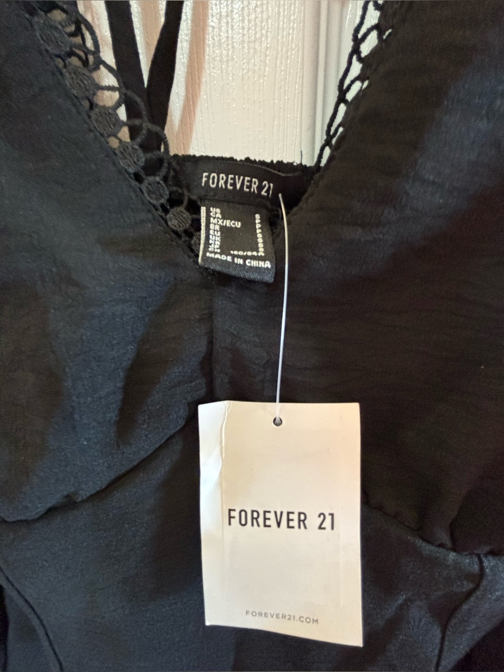 Forever 21 Black V-Neck Lace-Trim Puff Sleeve Crop Top - Picture 4 of 8